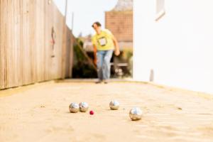 CHEZDAMDAM - la Villa du Thar - plage 300m piscine babyfoot arcade pingpong pétanque