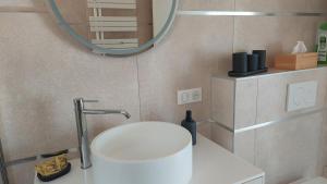 Terre de Crussol - Gite 3 étoiles en Ardèche, avec piscine et clim, 2-4 personnes