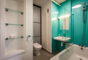 Twin Room with Private Bathroom room in LSE Carr-Saunders Hall
