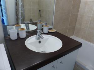 Appartements Appartement Saint Maurice avec parking : photos des chambres