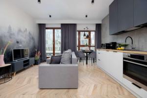 Tasteful Apartment with Parking by Noclegi Renters