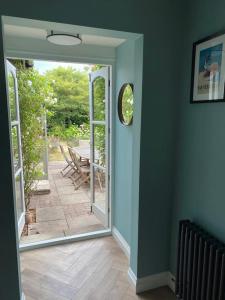 Lovely quiet cottage Sleeps 4 adults, 4 children, Dog Friendly