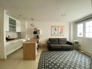 Alfredo L Jones Atico