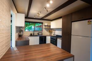 Spacious 5 bedroom Country Home