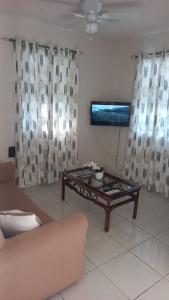 One Bedroom Apartment 1 minute walk to West Coast Beach!