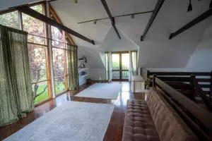 Spacious 5 bedroom Country Home - Guyra