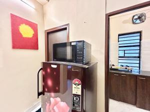 Cozy 2BHK Apt near Ruby Hospital & EM Bypass