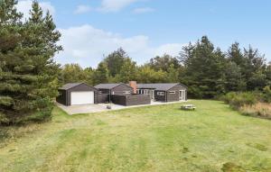 4 Bedroom Cozy Home In Ålbæk