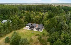 4 Bedroom Cozy Home In Ålbæk - Hulsig