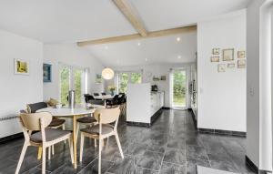 4 Bedroom Cozy Home In Ålbæk