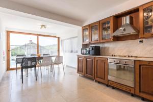 Villa Sineva - Pool, BBQ & Seaview