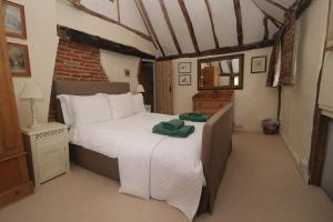 Idyllic 15th century farmhouse with hot tub