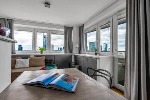 Chmielna 35 by Homeprime