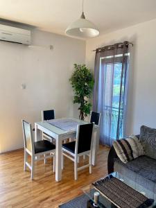 City view & pool apartment 2