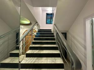 Astha Kandivali Service Apartment