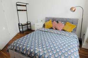 Two bedroom flat near transport & shops