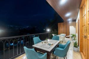 Alaya Stays 3 BHK With Garden - Evaara Woods Breeze