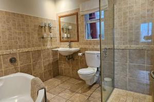 Large 3 x Bedroom Garden Oasis!