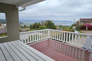 Large 3 x Bedroom Garden Oasis!