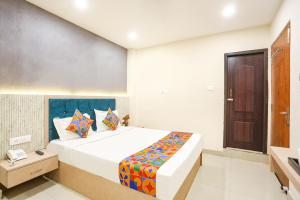 FabHotel Hari Kunj 900 m from Kashi Vishwanath Temple - Kashi Vishwanath Temple