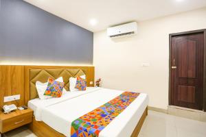 FabHotel Hari Kunj 900 m from Kashi Vishwanath Temple - Kashi Vishwanath Temple