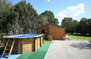 Maisons de vacances Le Chalet des Vignes - chalet 5p avec piscine : photos des chambres