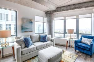 Modern Apt with Gym & Terrace