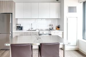 Modern Apt with Gym & Terrace