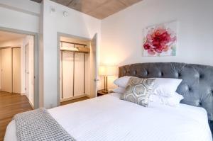 Modern Apt with Gym & Terrace