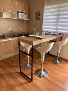 Apartamento Completo 2 Quartos com AC em Blumenau à 10min Vila Germânica, Tv a cabo e Premiere, ideal para família, Fácil acesso para Pomerode