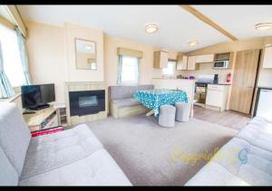 SP84 - Camber Sands Holiday Park - 3 Bedroom - Sleeps 8 - Private Parking