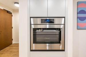 Modern Apt with Gym and Pool