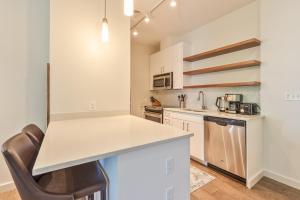 Luxury 2BR Apt Near Kendall Sq