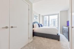 Bright Apt Downtown with Gym - VIA-519