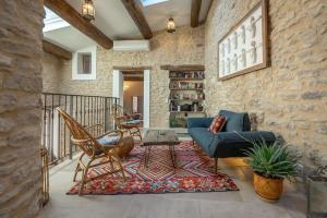 Grande maison de charme au coeur de Goult