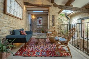 Grande maison de charme au coeur de Goult