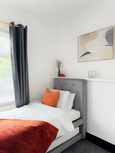 Charming Worsley Home with parking