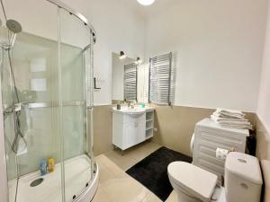 Komfortowy apartament z tarasem w pobliżu jeziora i Gór Sowich