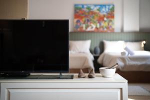 The Crimson Sun Charm