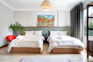 The Crimson Sun Charm