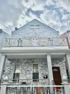 3 bedrooms in 2nd floor Modern Brooklyn home, Close to J train - Broadway Junction