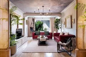 The Crimson Sun Charm - 开罗