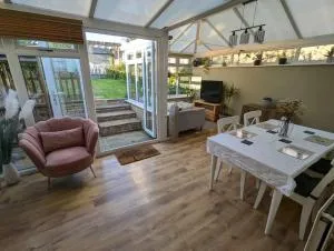 Modern 3B Eastbourne Retreat: Tranquil & Cozy Stay - Polegate