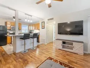 Charming entire ranch home with free parking - Ellisville