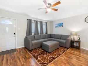 Charming entire ranch home with free parking