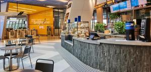 Apt 202 Near Cruise Port, 5 Min to Downtown, 4 Min to Trains, 14Min to Airp