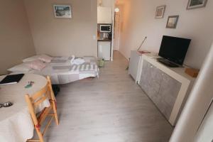 Studio 2pers piscine 10min plage