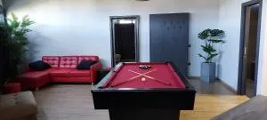 Red room studio app z biljardom - 斯玛杰克托莱塞