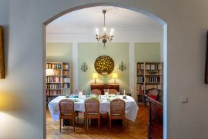 Spacious apartment in Budapest city centre with fireplace