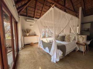 Raptors Lodge - NXALATI